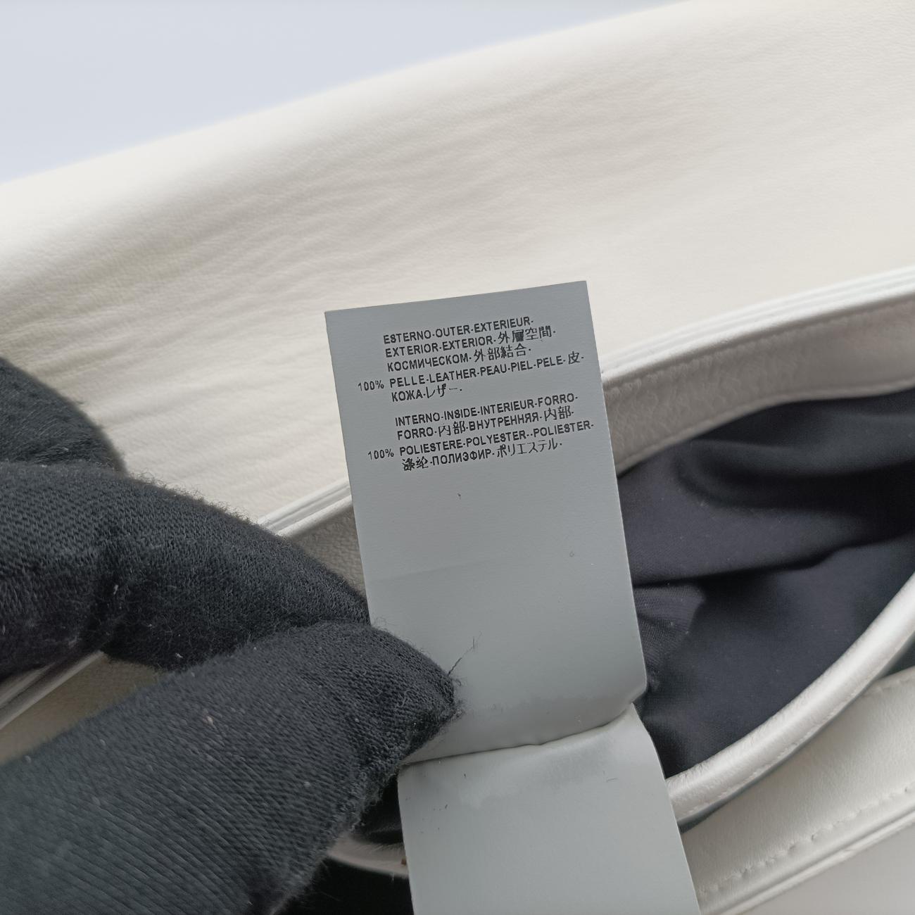 Pre-owned VERSACE Palazzo Medusa White leather  handbag | stylenewstar