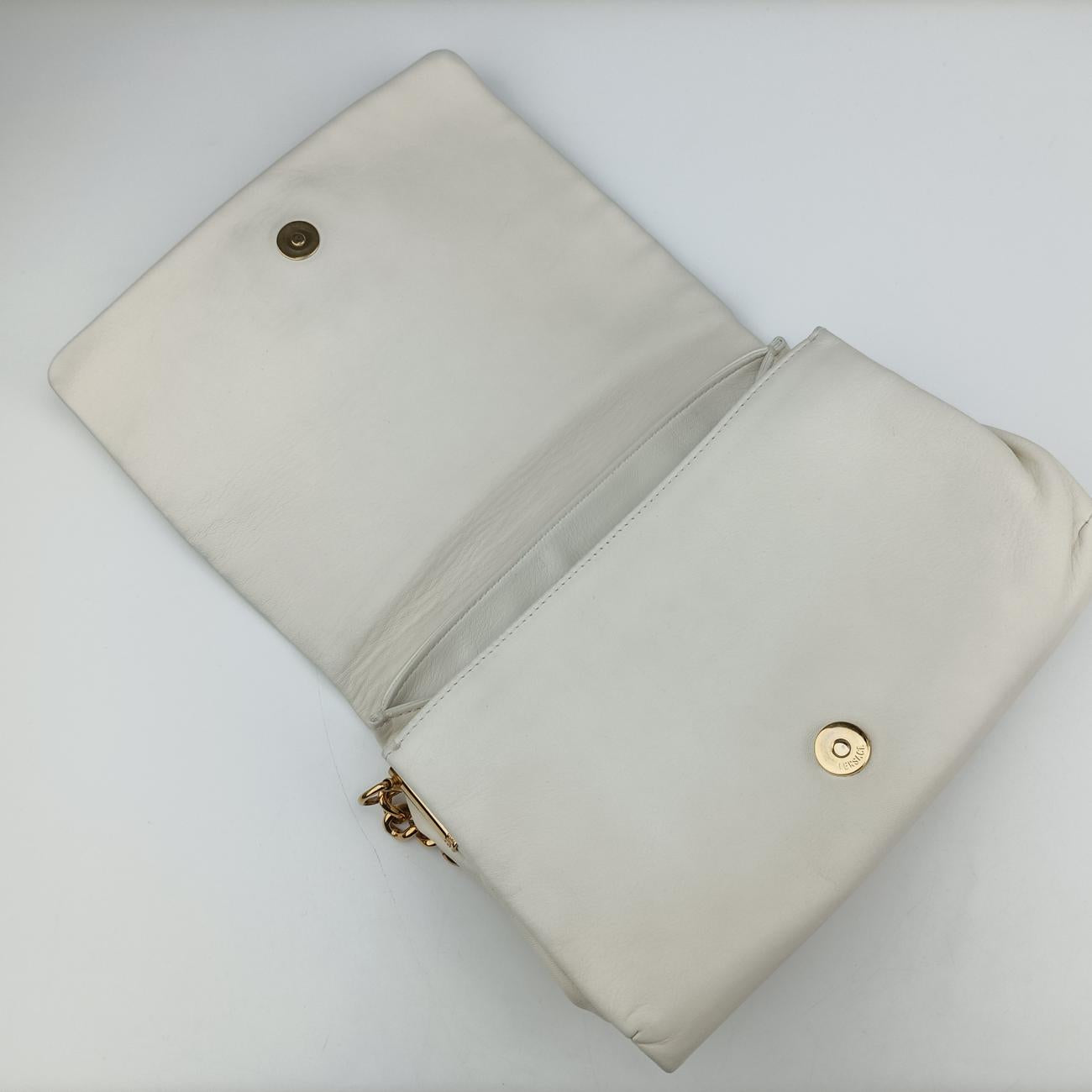 Pre-owned VERSACE Palazzo Medusa White leather  handbag | stylenewstar