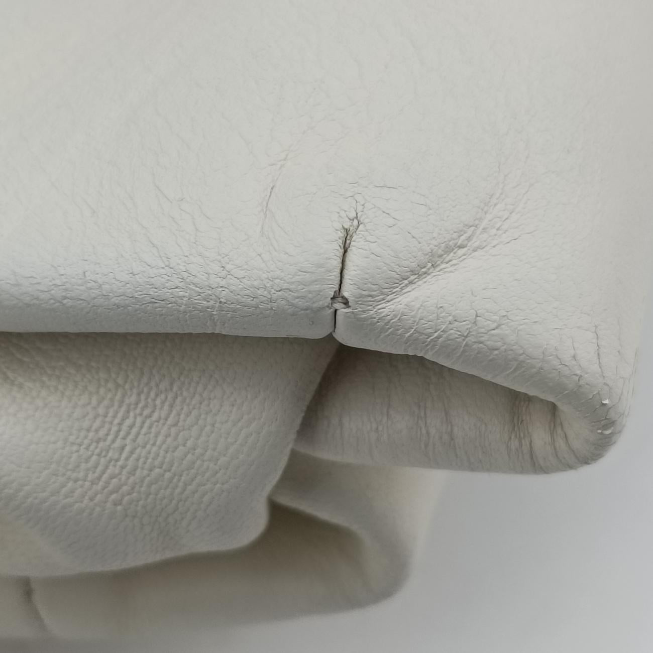 Pre-owned VERSACE Palazzo Medusa White leather  handbag | stylenewstar