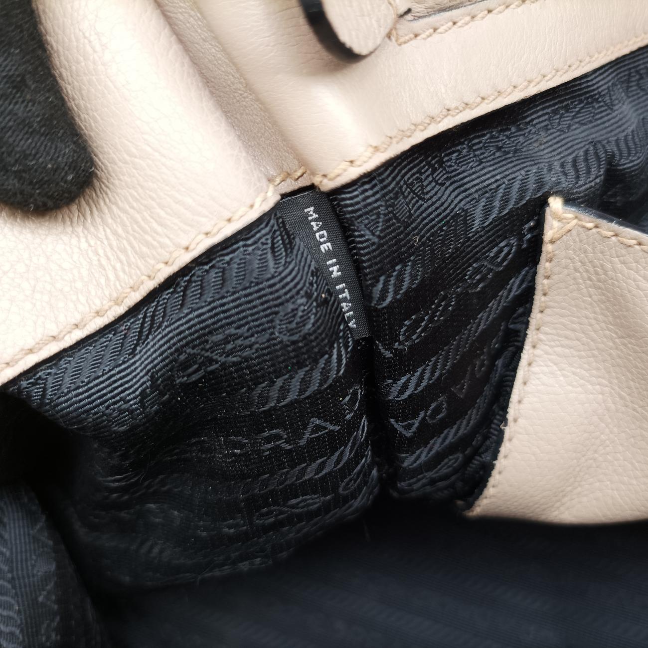 Pre-owned Prada Glace Twin Pocket Tote Beige leather B2625M shoulderbag | stylenewstar