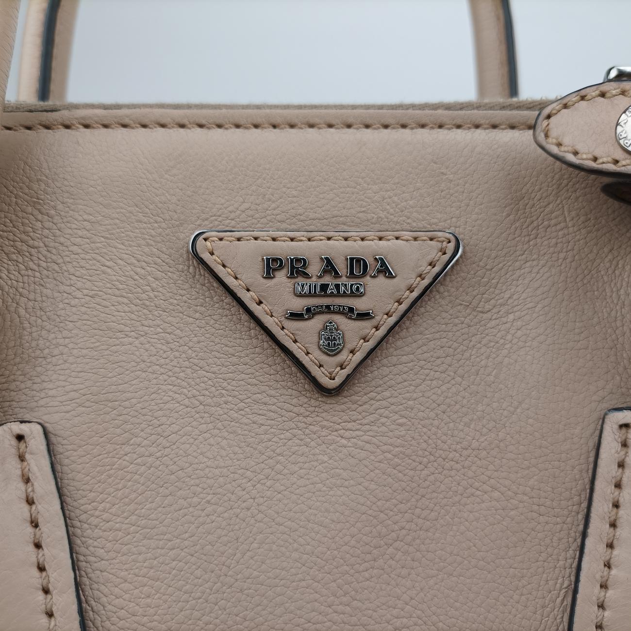 Pre-owned Prada Glace Twin Pocket Tote Beige leather B2625M shoulderbag | stylenewstar