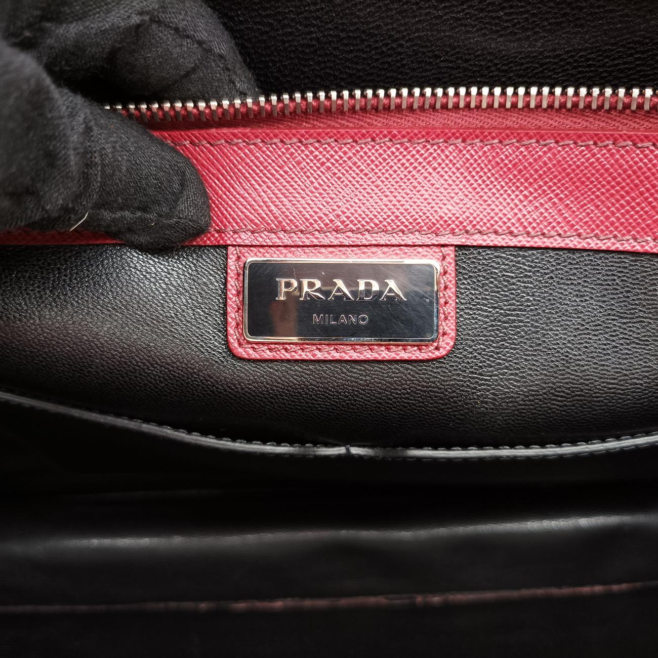 Vintage Prada Triangle Logo Plate Red Saffiano Leather  handbag | stylenewstar