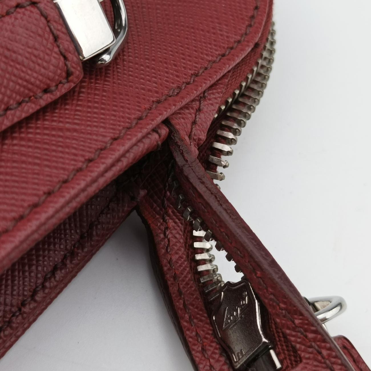 Vintage Prada Triangle Logo Plate Red Saffiano Leather  handbag | stylenewstar