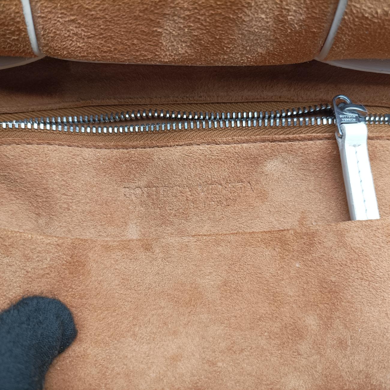 Pre-owned Bottega Veneta ARCO White Leather  shoulderbag | stylenewstar