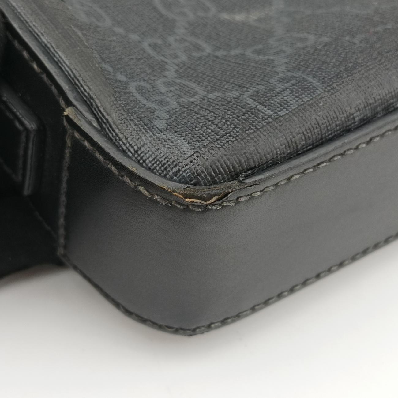 Pre-owned Gucci GG Supreme Navy PVC coated canvas 495562 clutchbag | stylenewstar