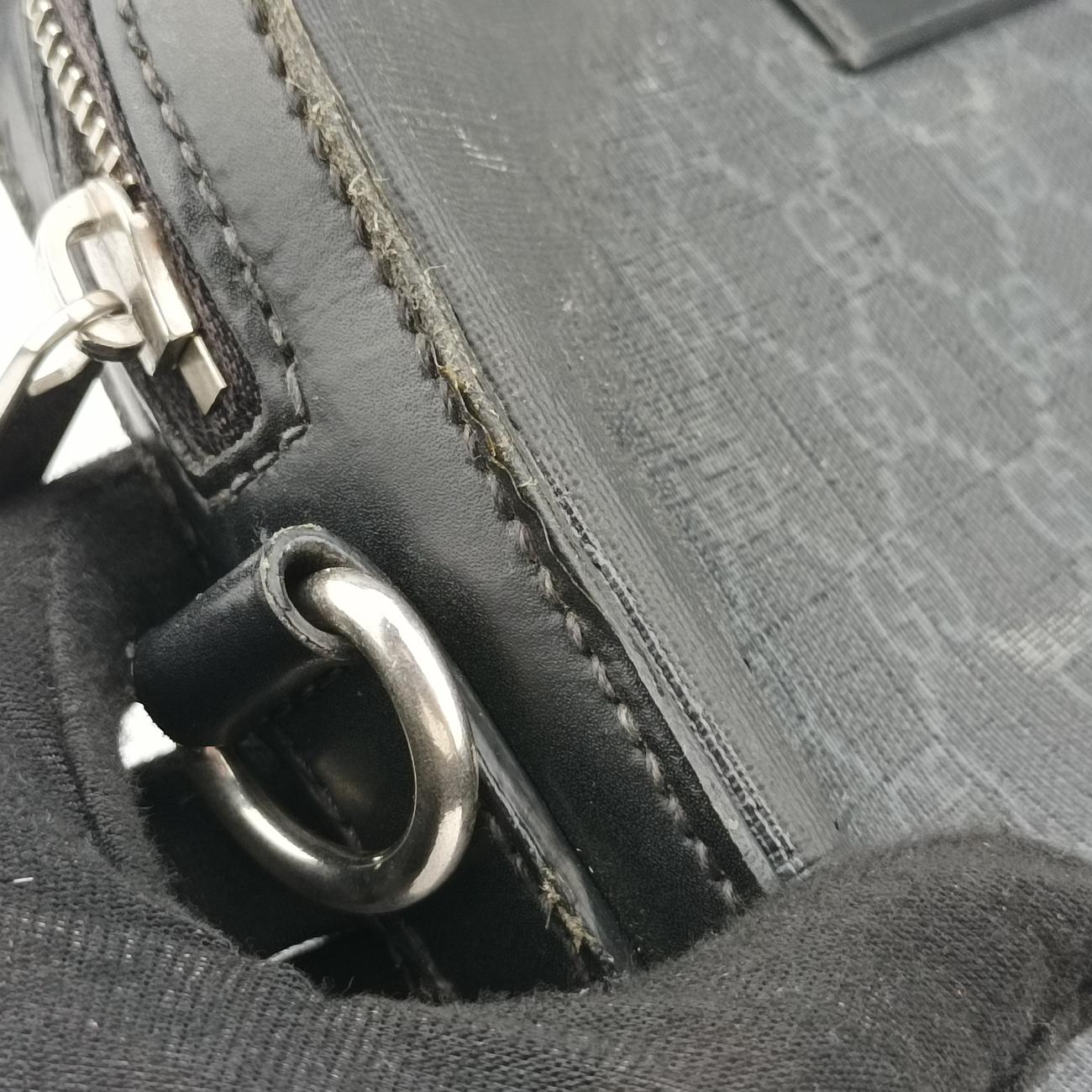 Pre-owned Gucci GG Supreme Navy PVC coated canvas 495562 clutchbag | stylenewstar