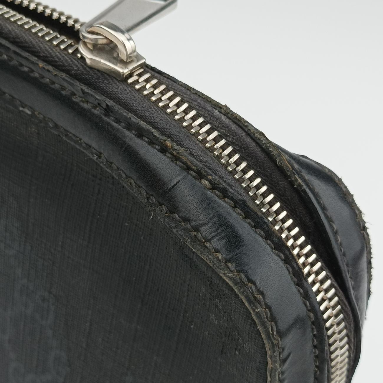 Pre-owned Gucci GG Supreme Navy PVC coated canvas 495562 clutchbag | stylenewstar