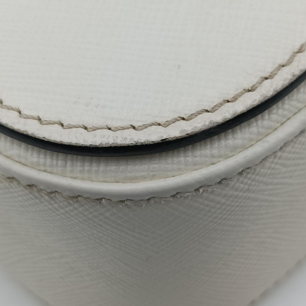 Vintage Prada Sidonie White SAFFIANO　Leather 1BD219 shoulderbag | stylenewstar