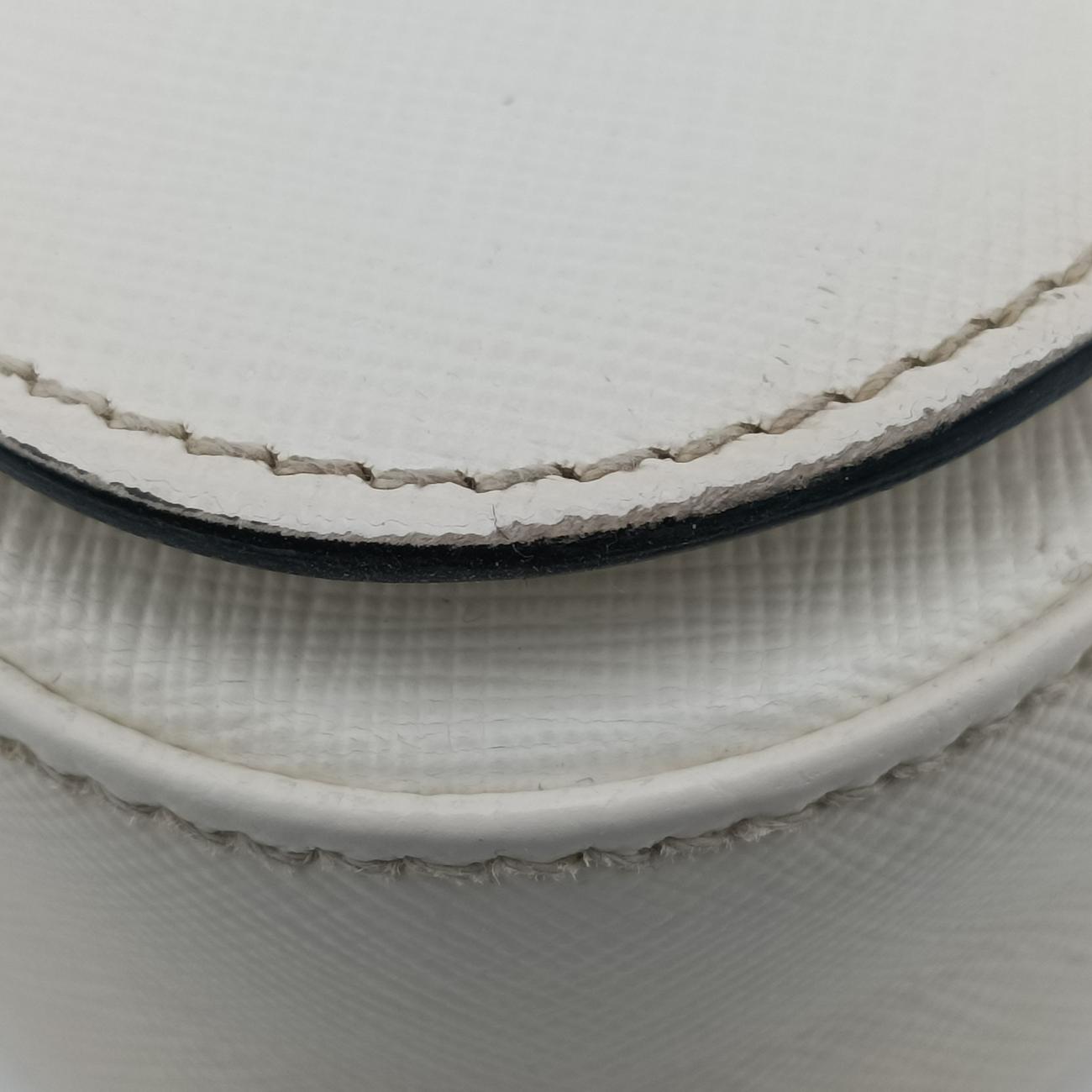 Vintage Prada Sidonie White SAFFIANO　Leather 1BD219 shoulderbag | stylenewstar