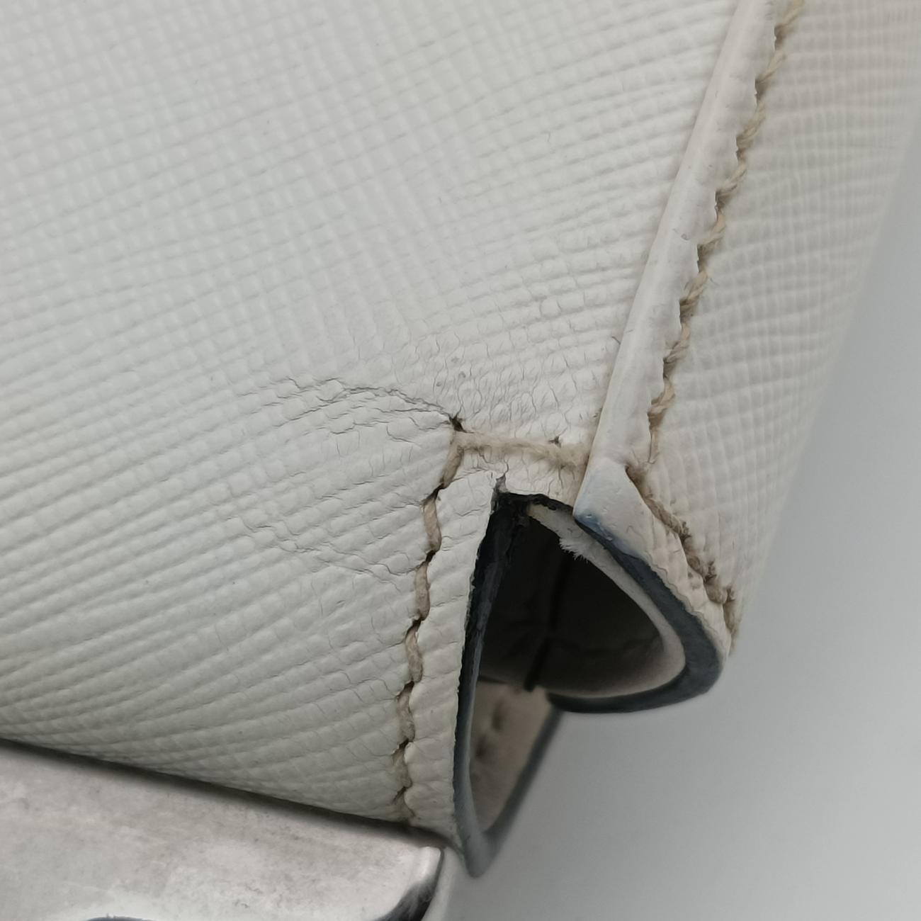 Vintage Prada Sidonie White SAFFIANO　Leather 1BD219 shoulderbag | stylenewstar