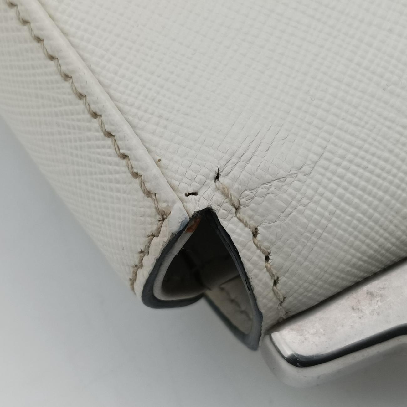 Vintage Prada Sidonie White SAFFIANO　Leather 1BD219 shoulderbag | stylenewstar