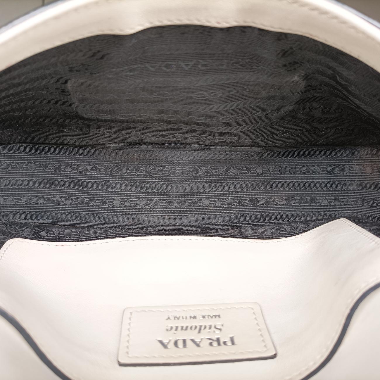 Vintage Prada Sidonie White SAFFIANO　Leather 1BD219 shoulderbag | stylenewstar