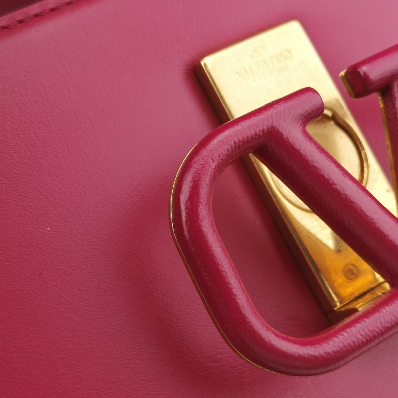 Pre-owned Valentino V sling Pink Leather  shoulderbag | stylenewstar