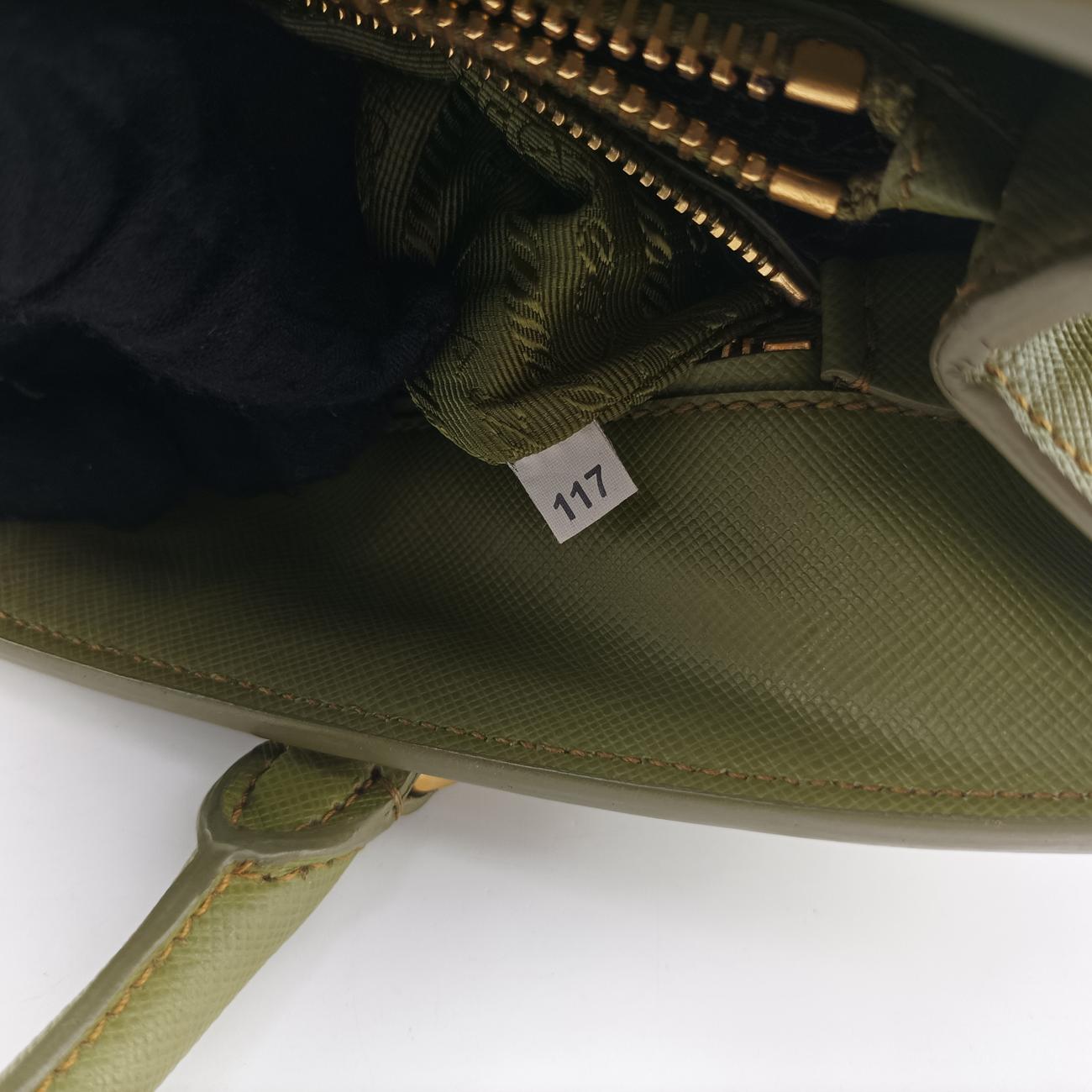 Vintage Prada Parabole Shopping Tote Green SAFFIANO Leather BN2401 handbag | stylenewstar