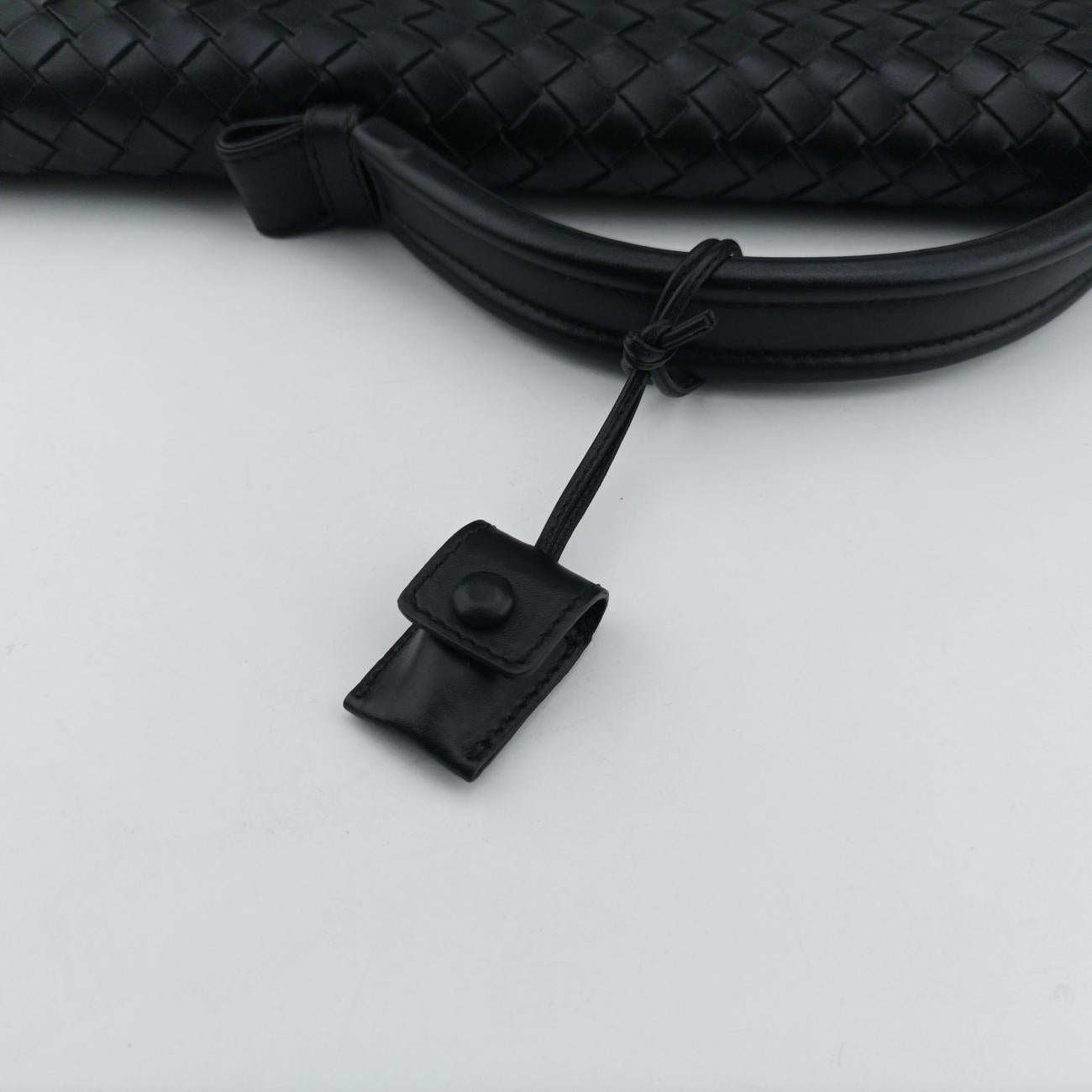 Pre-owned Bottega Veneta Intrecciato Black lambskin  handbag | stylenewstar